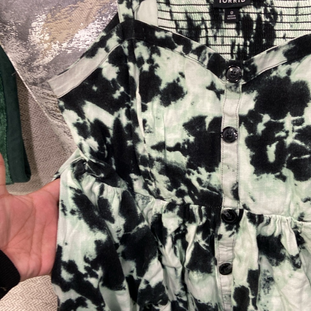 Torrid sweetheart green & black tie dye skater dress size 0 EUC! - Picture 7 of 12